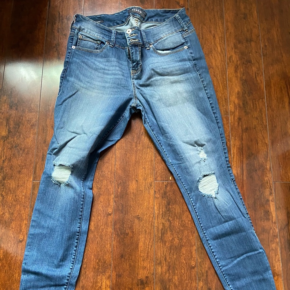 Torrid 16 skinny jeans
